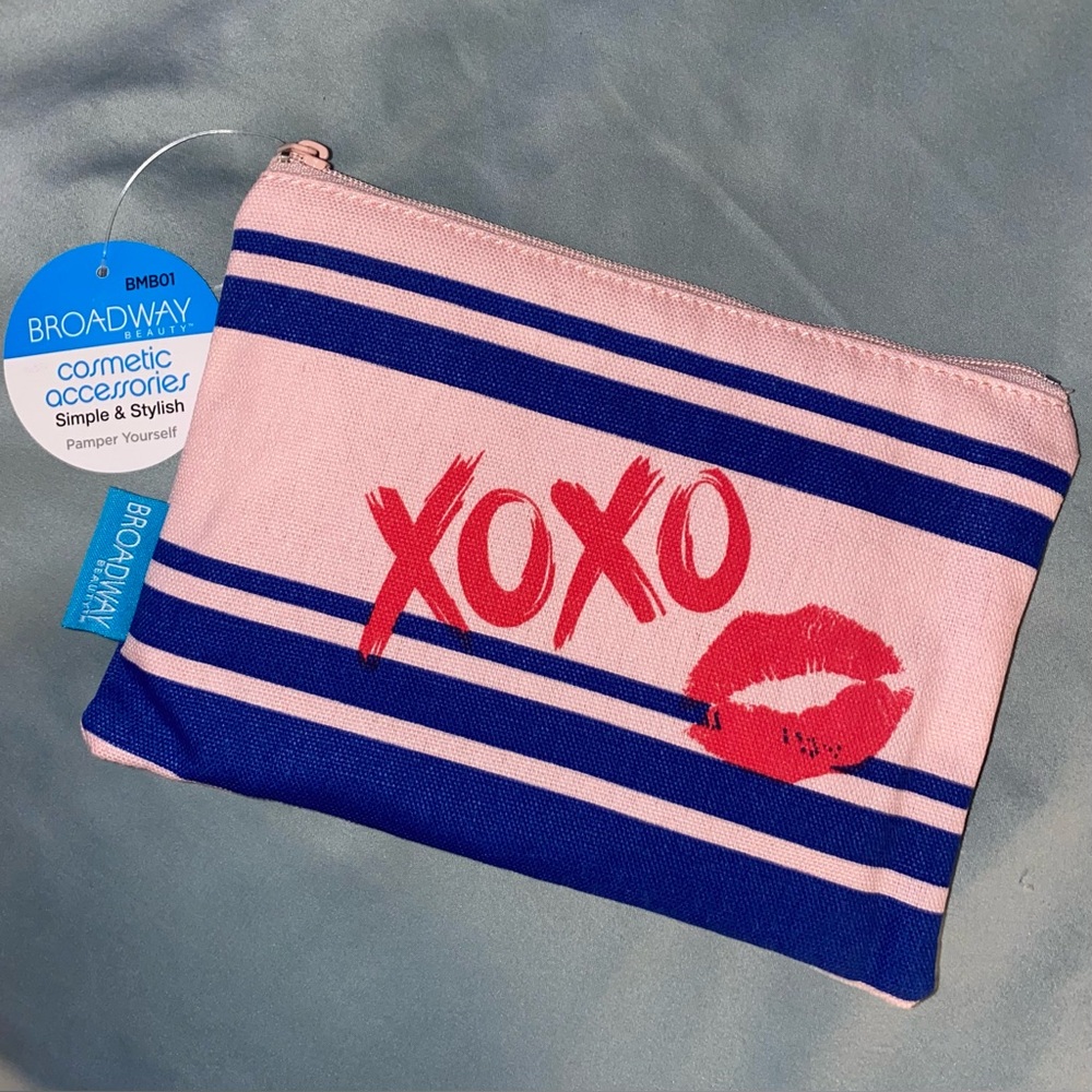 Broadway Beauty Striped XOXO Lips Cosmetic Beauty Makeup Bag - NWT